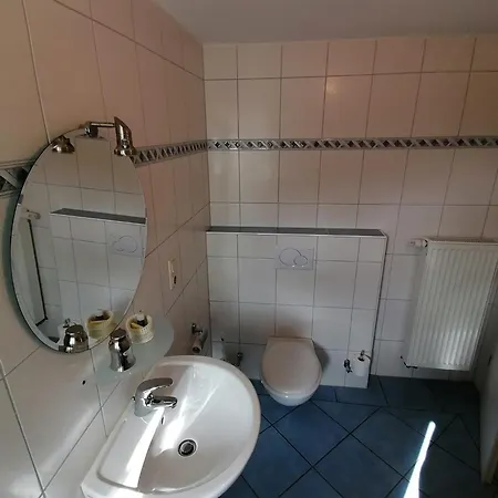 Gaestehaus Burg Molbach Гостевой дом Kreuzau