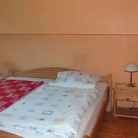 Gaestehaus Burg Molbach Гостевой дом Kreuzau