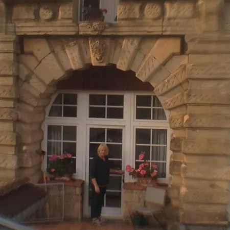 Gaestehaus Burg Molbach Гостевой дом Kreuzau