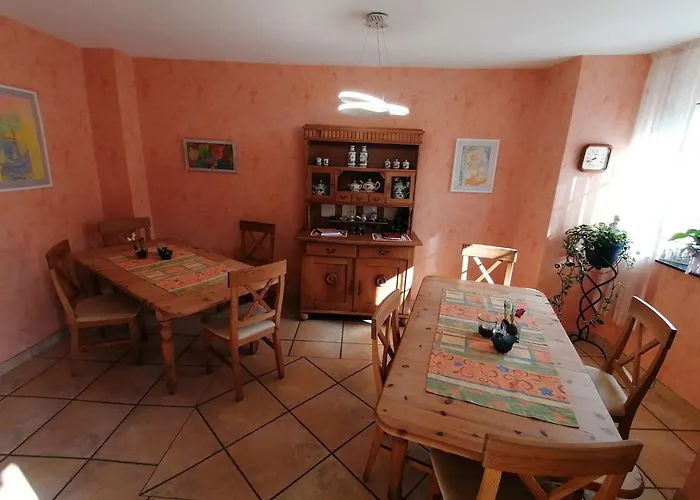 Gaestehaus Burg Molbach Affittacamere