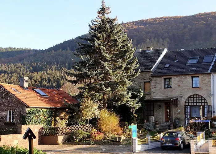 Gaestehaus Burg Molbach 게스트하우스 3*